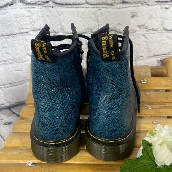 Dr Martens Delaney Blue Python Print Combat Boots Size 3/34 - Picture 4 of 10